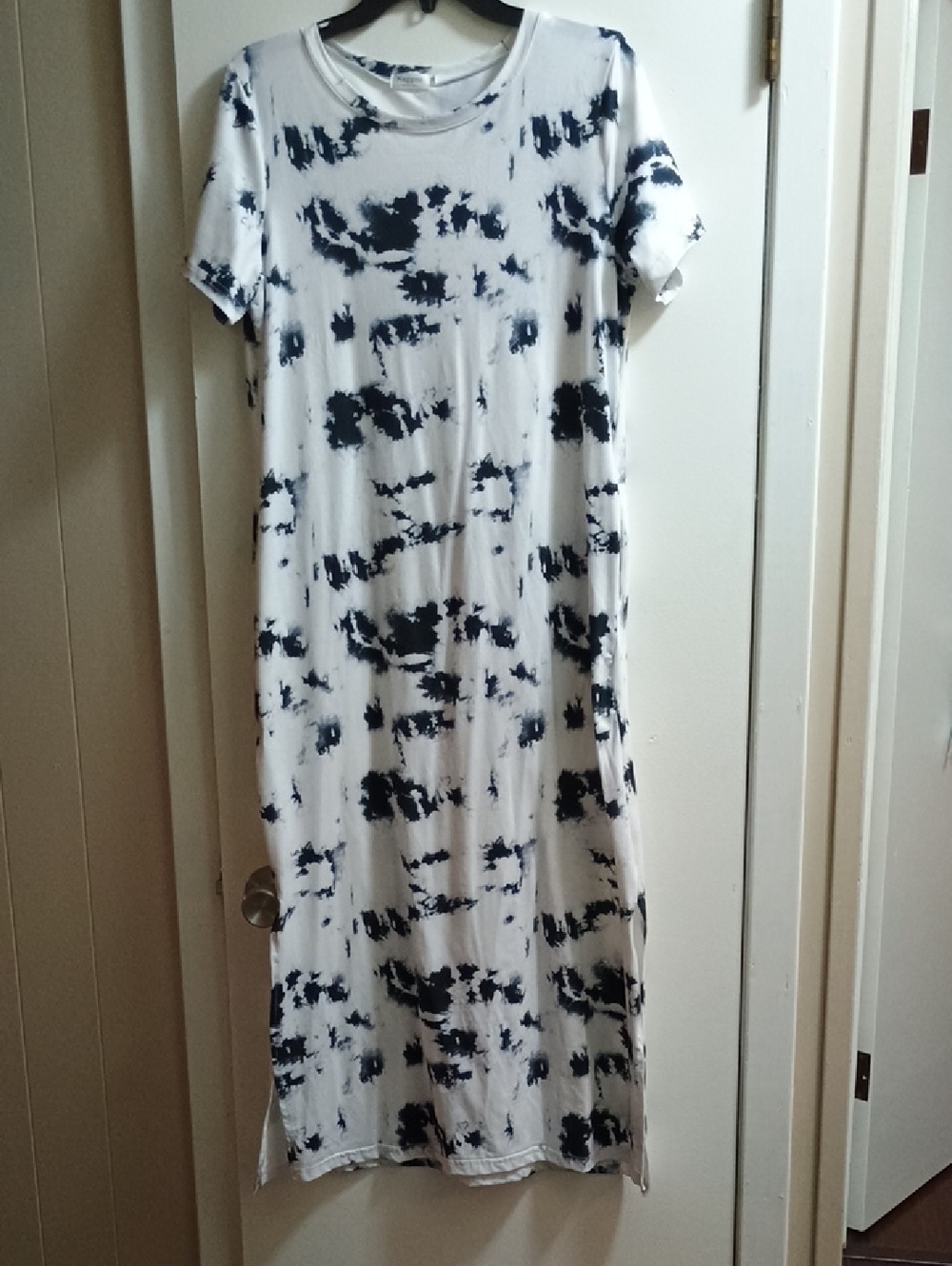 White and Black Tie-Dye Short Sleeve Maxi Dress